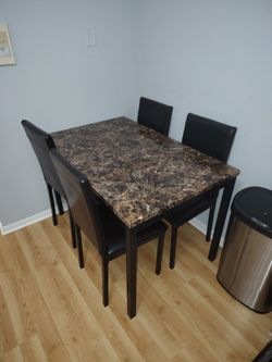 Small kitchen/dining room table set (table and 4 chairs)