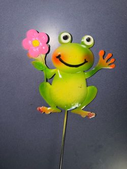 NEW •Crafted Garden Decor (2Ft. Hx7w) $6.00