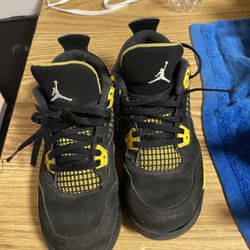 jordan 4 size 2y