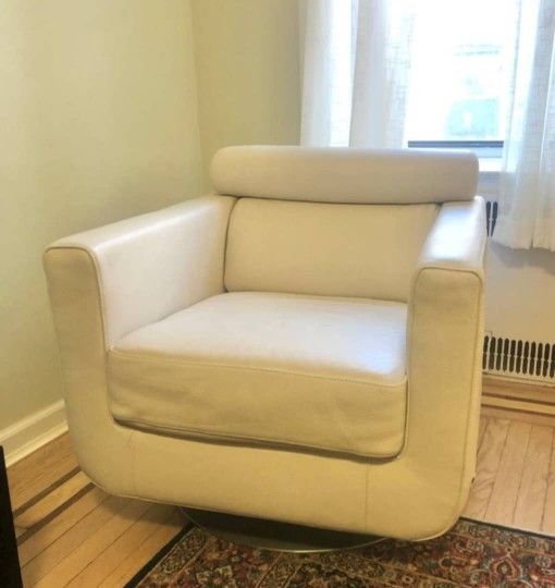 Vintage Natuzzi white leather swivel chair