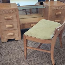 Vanity w/Mirror & Chair 