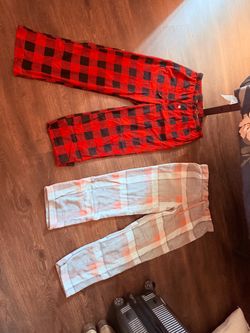 6 women’s size medium sweats/pajama pants