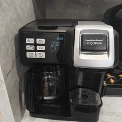 Coffee Machine - single serve and 12-cup Pot