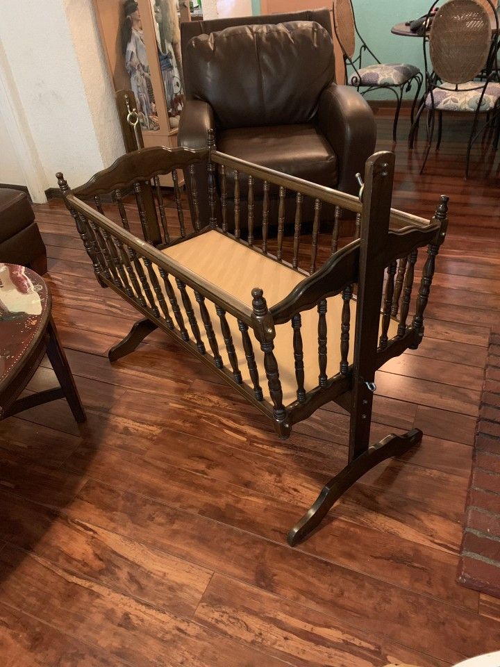 Vintage Jenny Lind Style Williamsburg Baby Cradle, Crib, Bassinet 