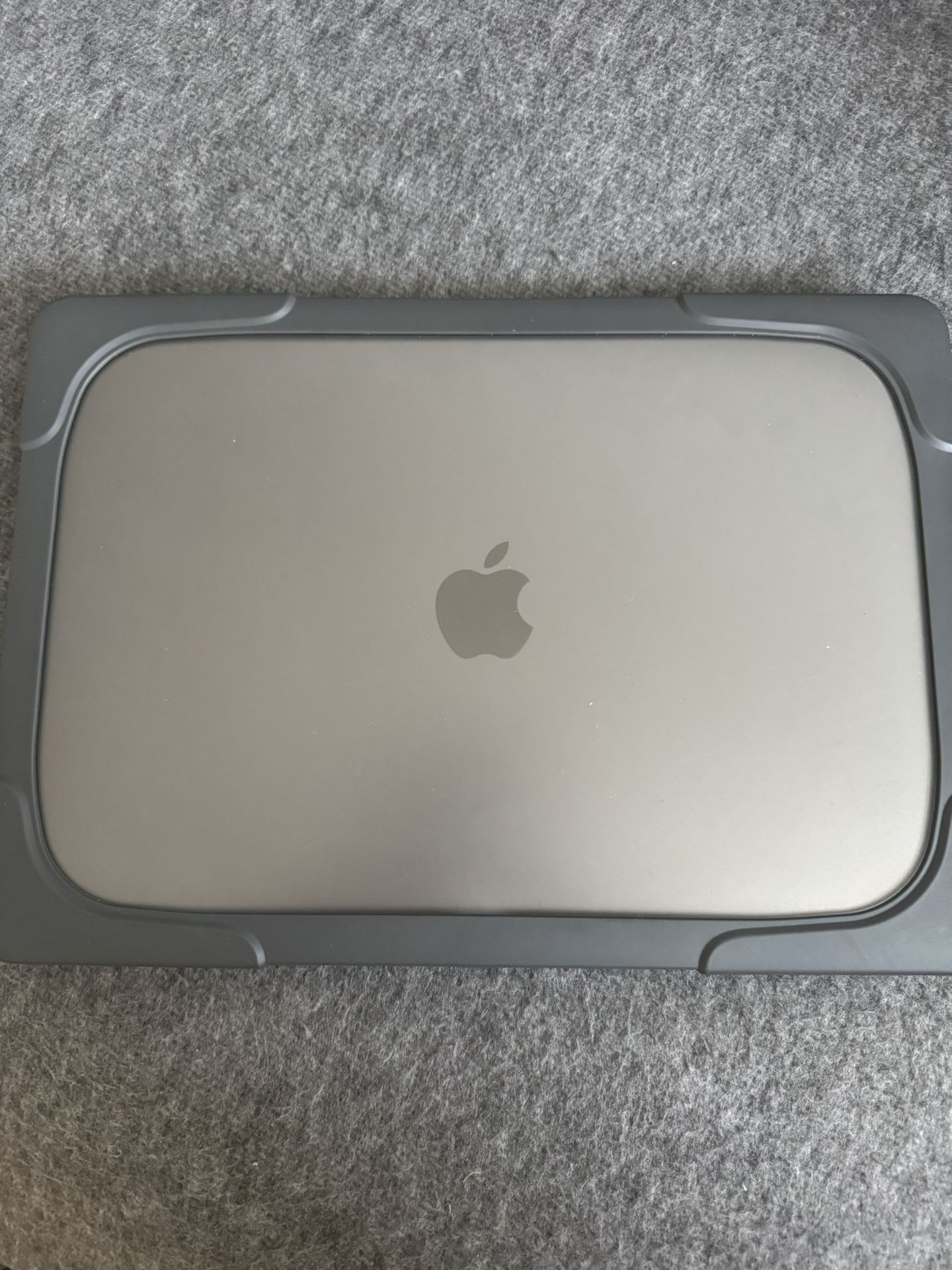 2020 Apple MacBook Pro 13” Laptop Touch Bar Excellent Condition