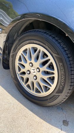 Wheels 14” 4x100 bolt pattern rare snowflake hard to find 185/60/r14  Hankook Kinergy St