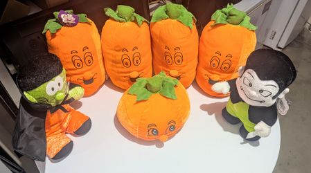 7 Stuffed Halloween Pumpkins and Draculas