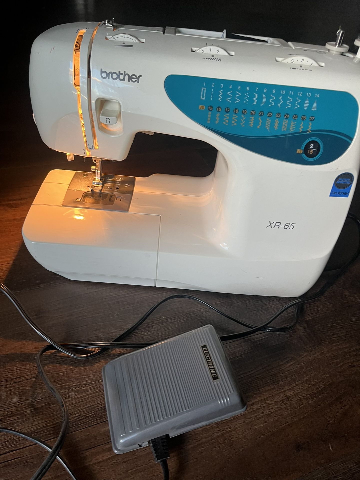 Brother sewing Machine Xr-65t In Box Great Condition 