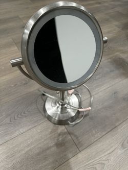 Light Up Make Up Mirror With Magnification