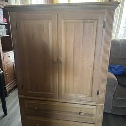 !!!!Armoire In Good Condition!!!!