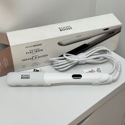 Bondi Boost Aloe Infused Flat Iron. Brand New!