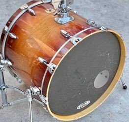 Gretsch Renown Maple Autumn Burst 22" Bass for Drum Set