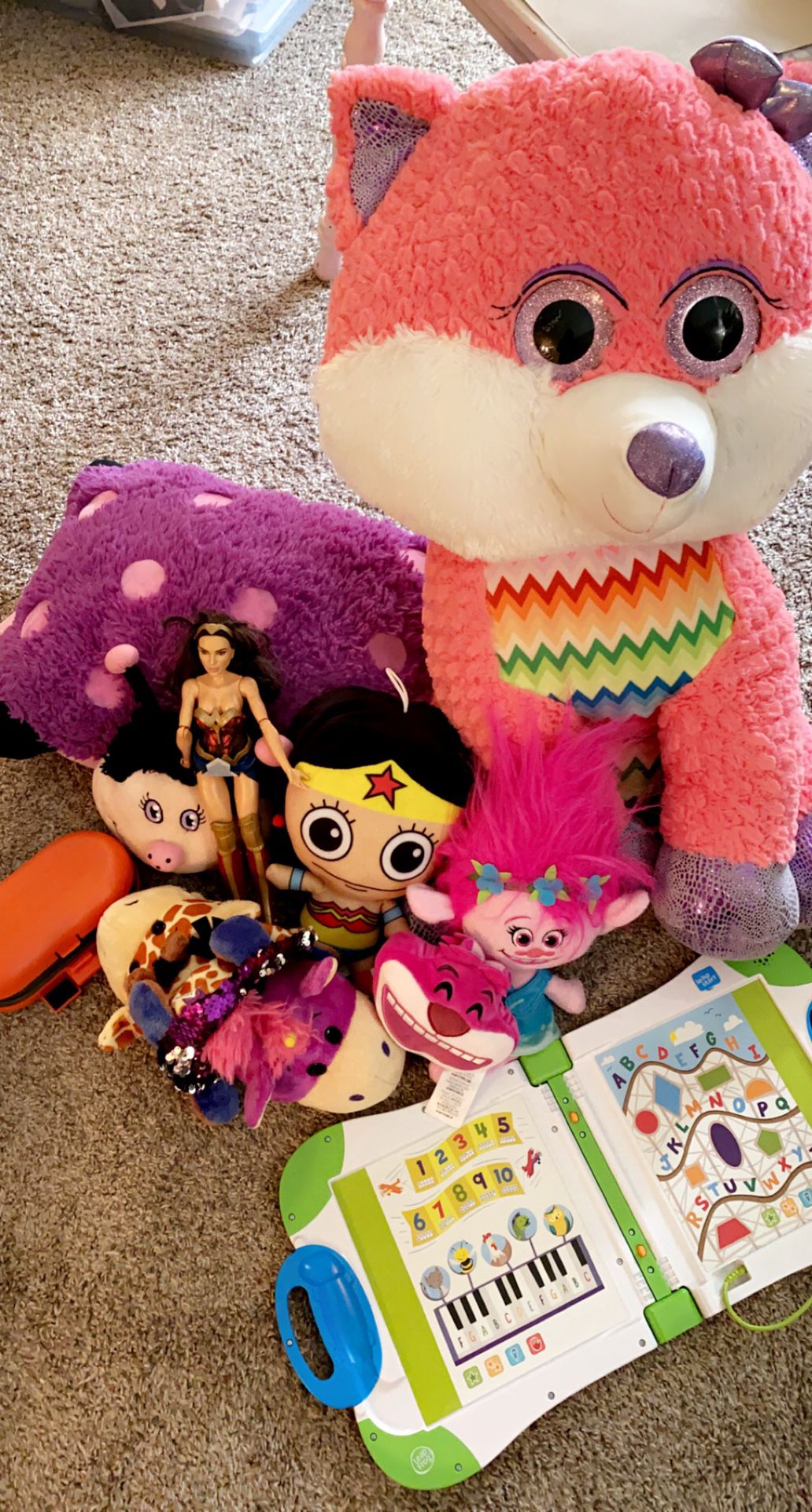 Stuffed animals and toys lot