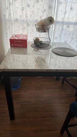 dining Table 4 Chairs
