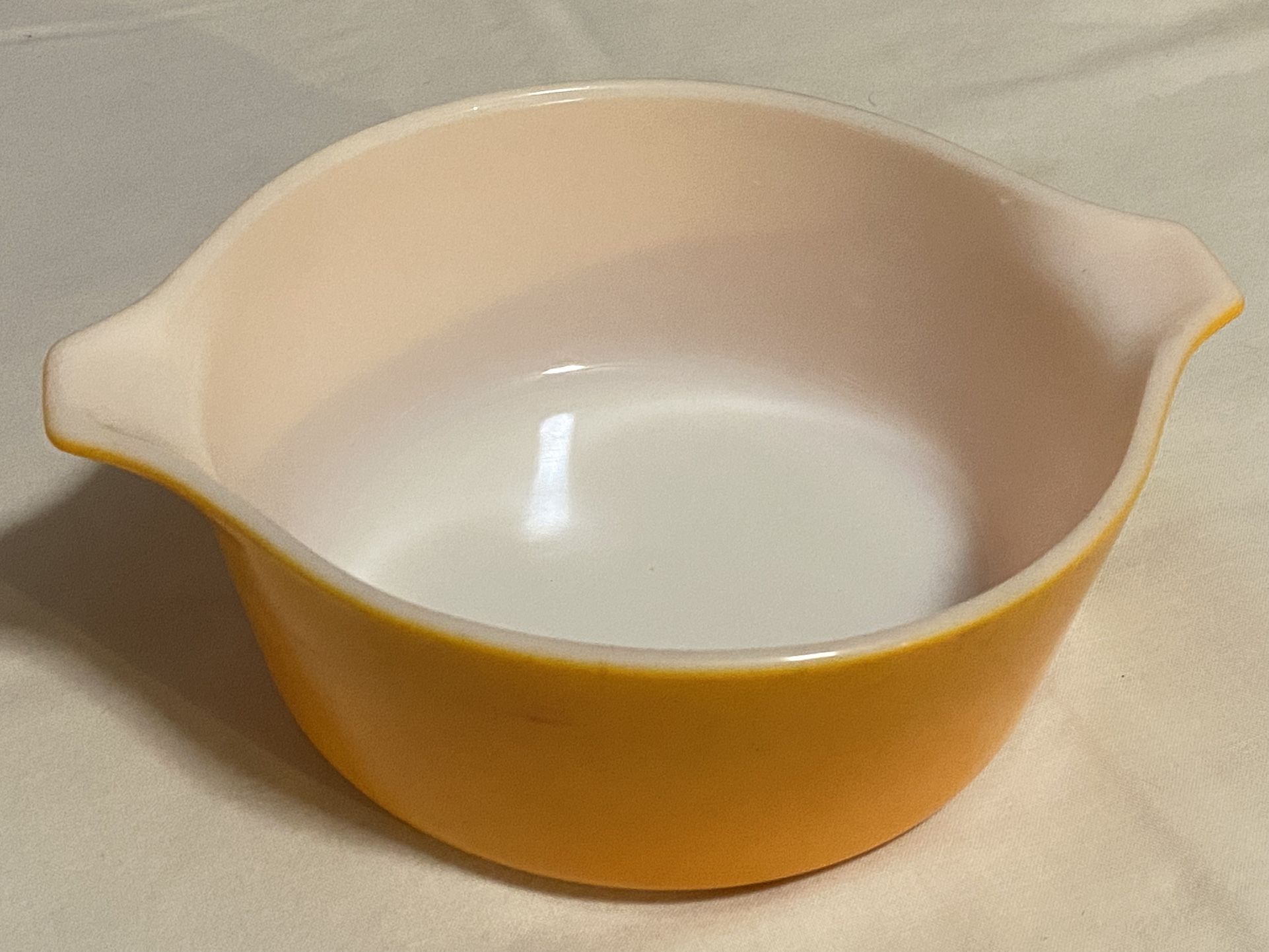 PYREX 472 1-1/2 Pt. Butterscotch Cinderella
