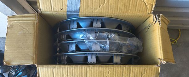 16 inch (set of 4) Toyota Camry hubcaps