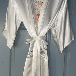 Vintage Dragon Embroidery Ivory wet Satin Kimono Robe. 