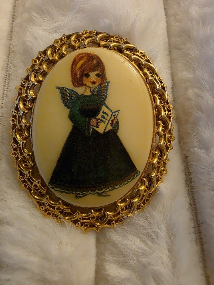 18k Vintage School Girl Brotch 