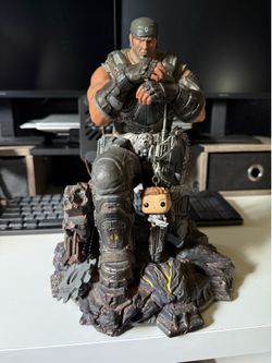 Gears of War 3 Statue