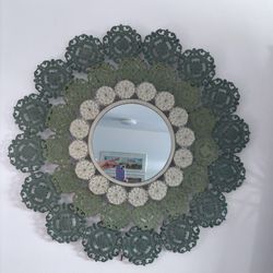 **BEAUTIFUL ROUND METAL FLORAL MIRROR**