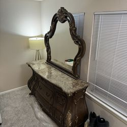 Bedroom Set, Dresser, Nightstands, Bedframe