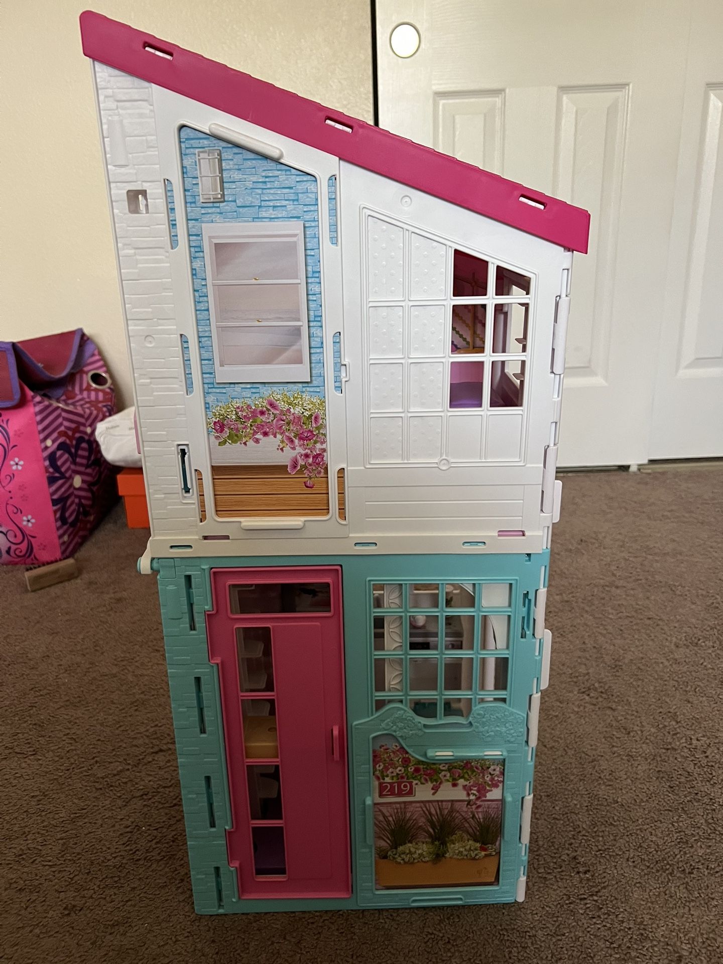 Barbie Malibu House and Kitchen set 