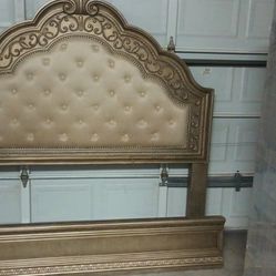 Solid Wood King Bed With 2 Night Stands And Dresser With Mirror 4 Metal Bed Slats And Box Spring