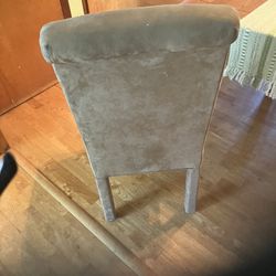 4 Chairs In Excellent Condition 