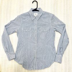 Levi’s Vintage?? Women’s Button Up Shirt Small