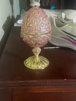 Vintage Pink Enamel Fabergé-Style Jeweled Wind-Up Musical Egg Trinket Box / Ring Display