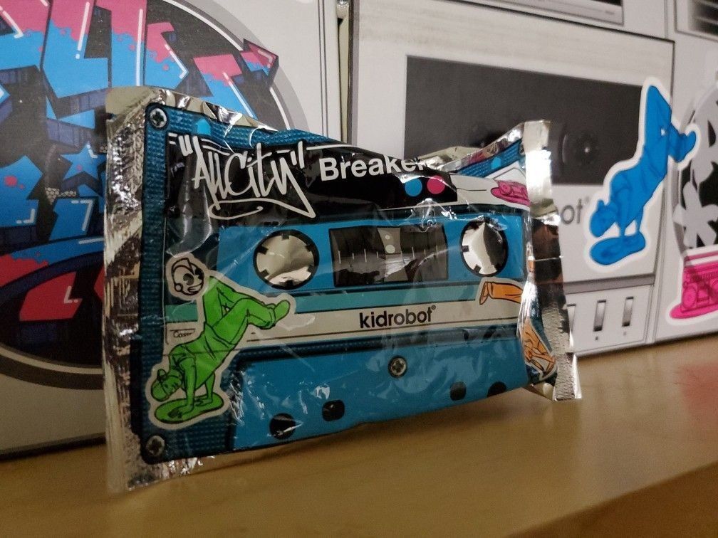 Kid robot All City Breakers Boombox Old School Collectible With Cassette Packets Figures 