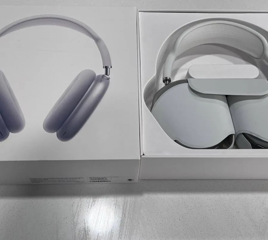 BRAND New Never WORN AirPods Max Starlight Color 