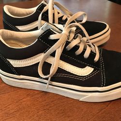 Vans Off The Wall Black suede Low Top Sneakers. Youth Size 2