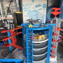 Hot Wheels Ultimate Garage Plus Everything You See
