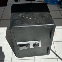 Sentry 6330 Fireproof Floor Safe
