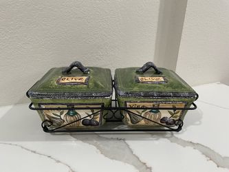 (Brand New) A Set Of Serving Dishes With Trivet