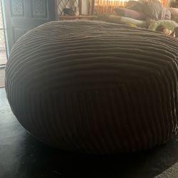 Extra Large Been Bag Only A Few Months Old, Clean, Washable Cover. 