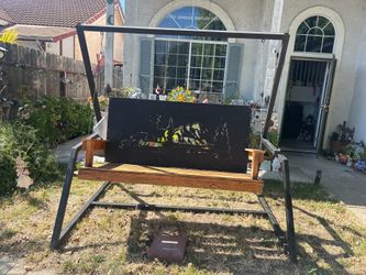 Swinging bench