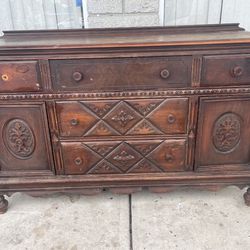 antique wooden dresser • $100