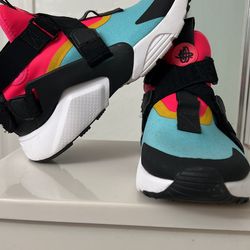 Nike Air Huaraches Athletic Shoes 