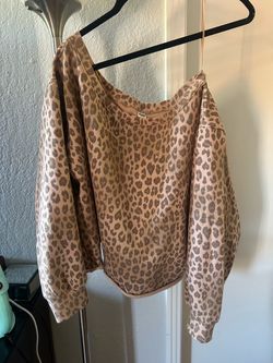 Off shoulder VS Pink sweater - XL