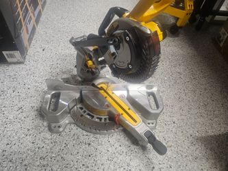 Dewalt 7-1/4" Single Bevel Sliding Miter Saw 20v