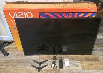 Vizio V-Series 43 Smart TV 43” with Remote