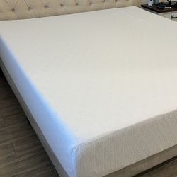 Zinus Memory Foam Mattress Excellent Condition! King size