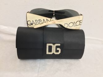 Dolce & Gabbana Black Sunglasses with Case. DG 2005 05/6G 120 . Made in Italy . Excellent and perfect condition  Stylish Dolce & Gabbana sunglasses wi