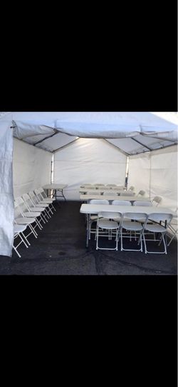 Tables/chairs/tent
