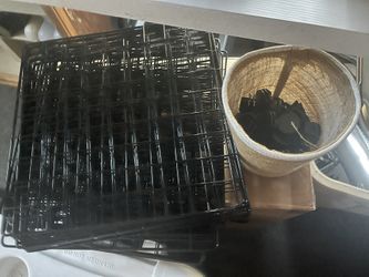 Black Metal Wire Rack