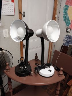 2 Metal Adjustable Table Lamps Light Bulbs 💡 Included