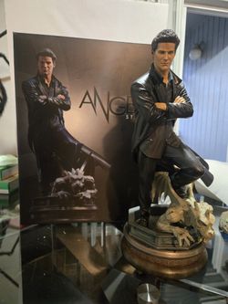 Buffy the Vampire Slayer "Angel" Sideshow Exclusive | 1:4 Premium Figure And Box