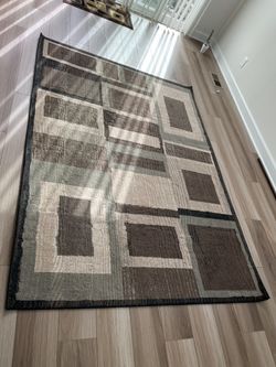 Area Rug 5 * 7' Approx